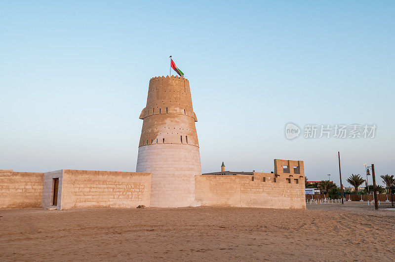 拉斯al Khaimah遗产村和al Jazirah al Hamra城堡充满了旧式物品的废墟
